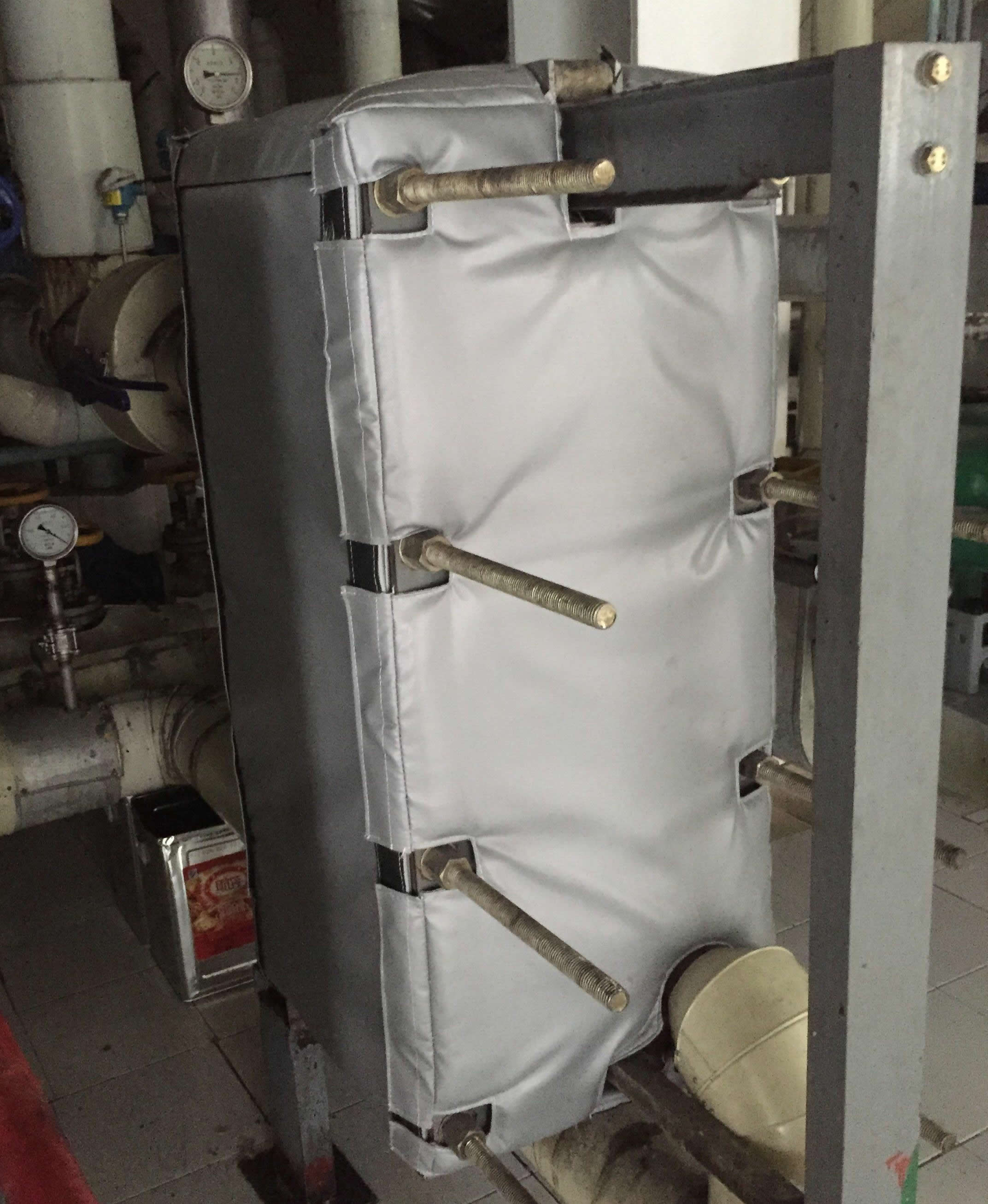 板式<a href=http://m.by3069.cn/e/tags/?tagname=%E6%8D%A2%E7%83%AD%E5%99%A8%E4%BF%9D%E6%B8%A9 target=_blank class=infotextkey>換熱器保溫</a>套